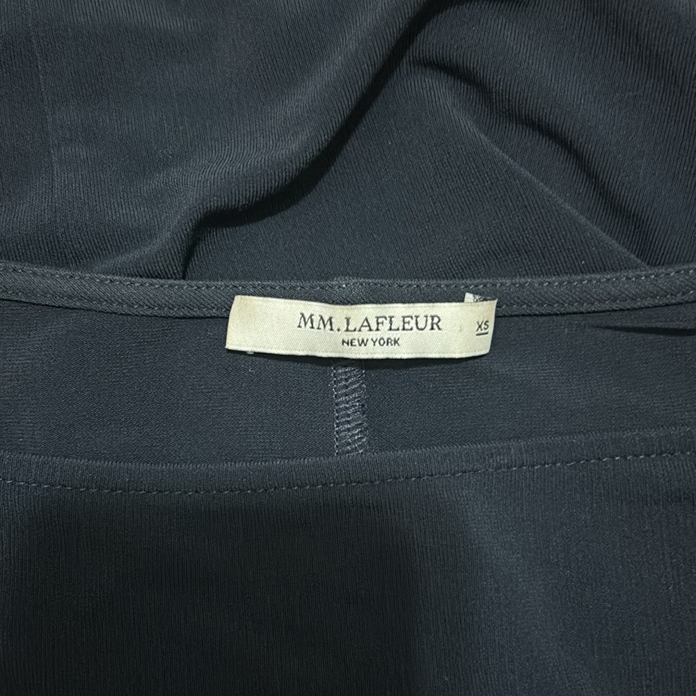 Beautiful blouse - Picture 2 of 3